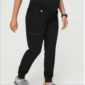 2 pairs of Figs maternity jogger. Black